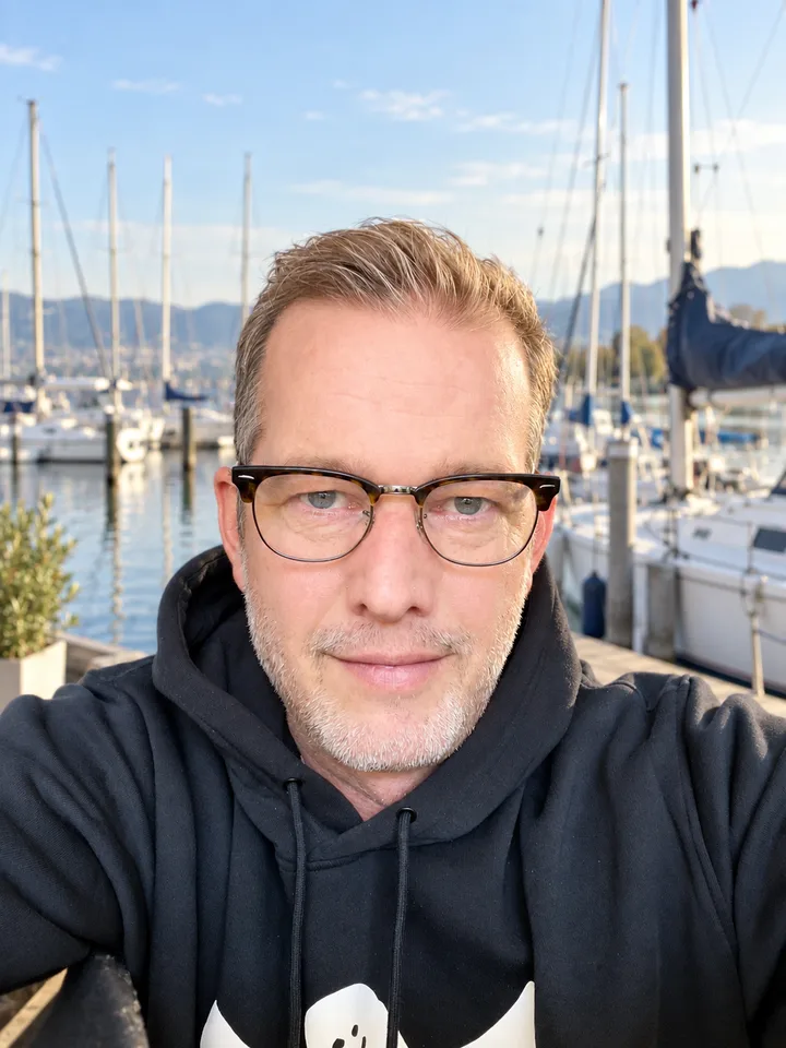 Portrait at the marina, JPEG 1086 × 1448 px